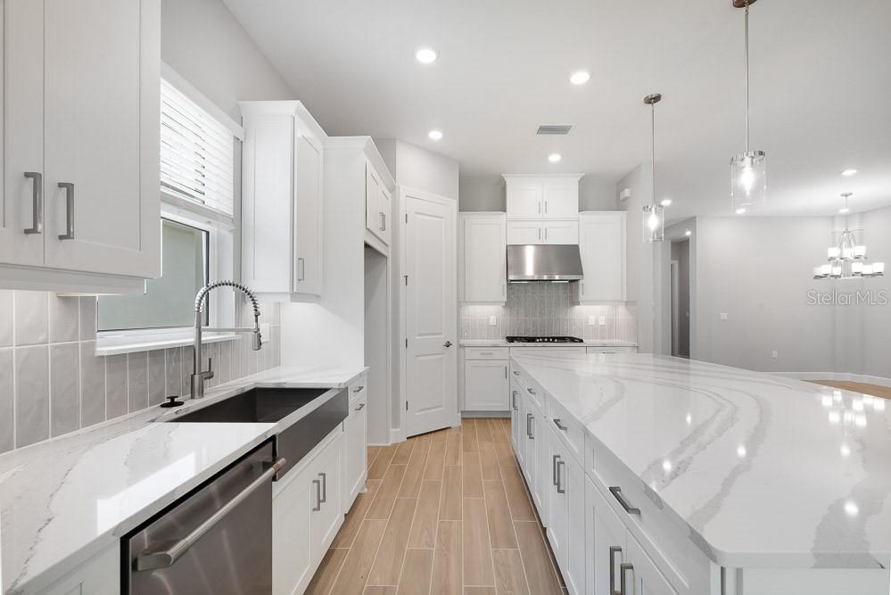 8024 MOONBEAM AVE, SARASOTA, FL, 34241