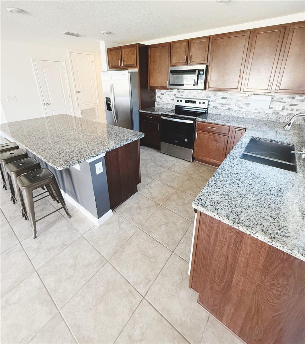1556 VENICE LN, DAVENPORT, FL, 33896