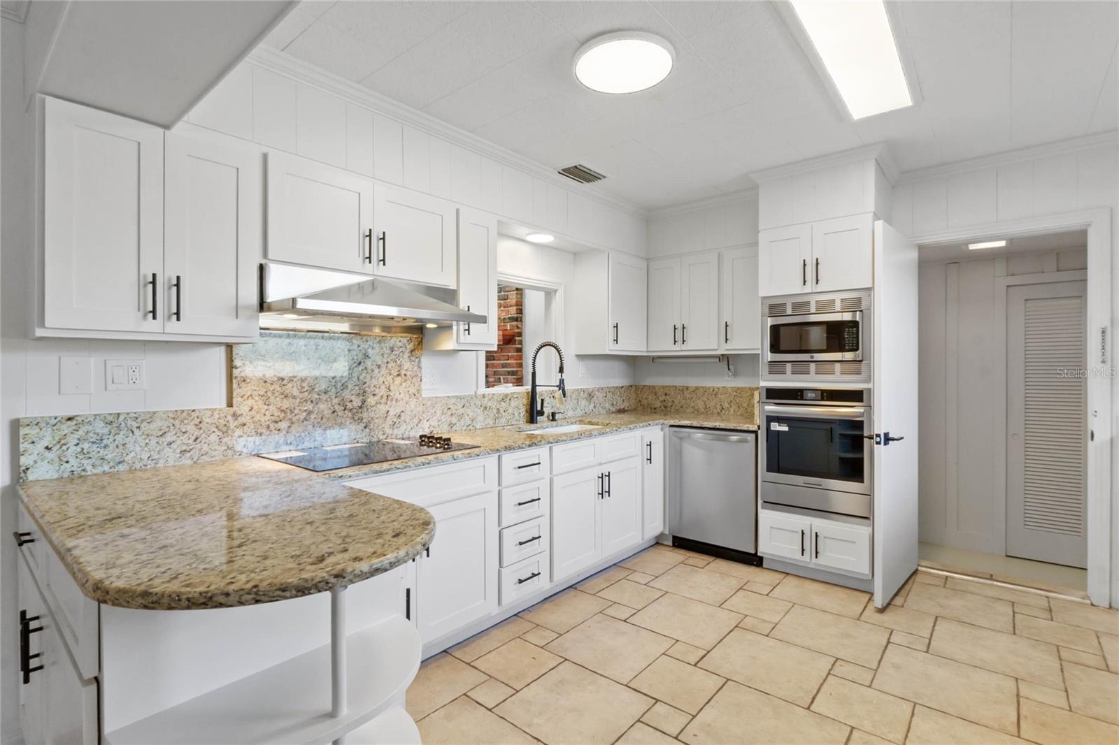 274 W KINGS HWY, CENTER HILL, FL, 33514