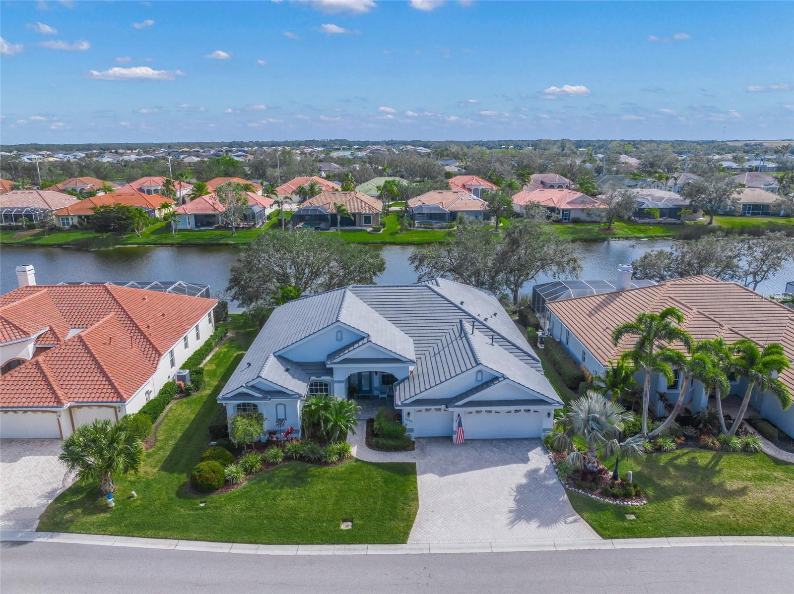 2905 SEASONS BLVD, SARASOTA, FL, 34240