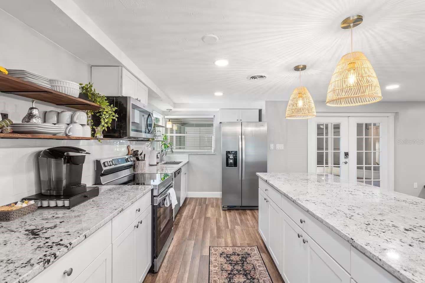 5105 W COUNTRY CLUB DR, SARASOTA, FL, 34243