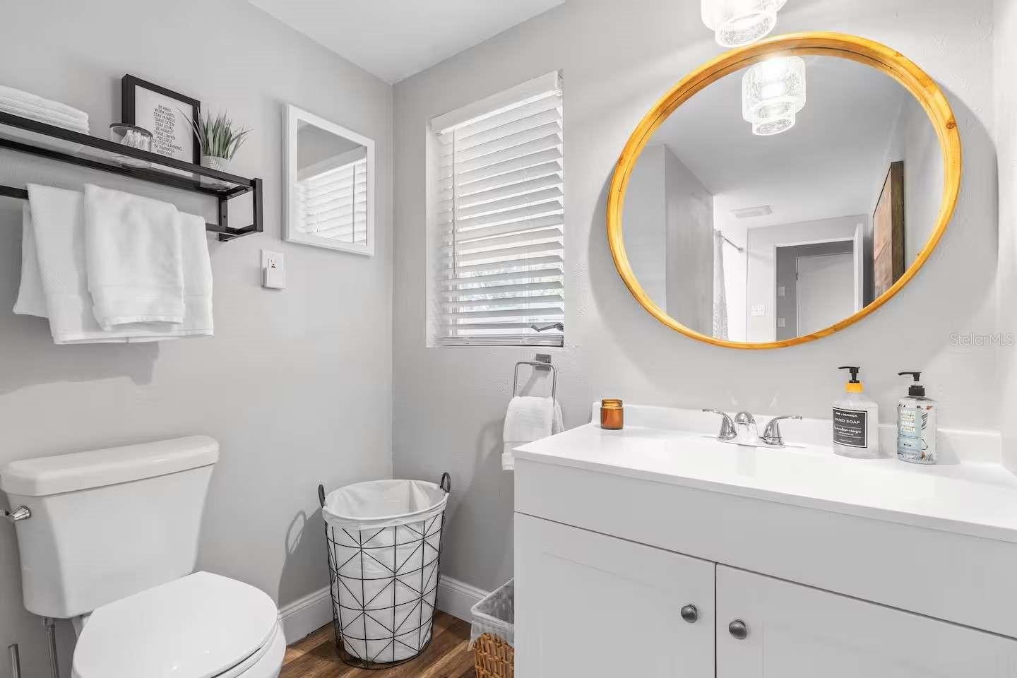 5105 W COUNTRY CLUB DR, SARASOTA, FL, 34243