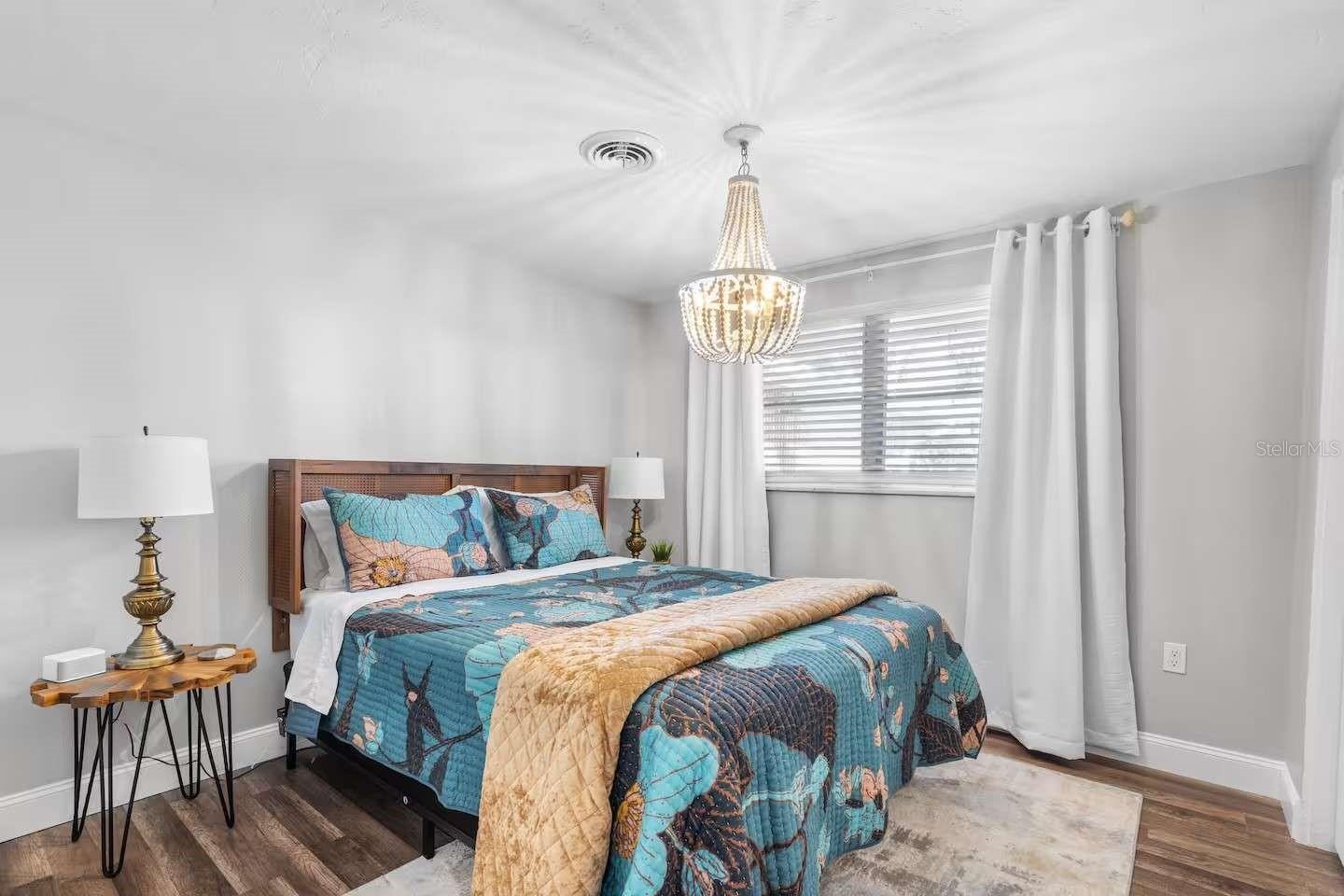 5105 W COUNTRY CLUB DR, SARASOTA, FL, 34243