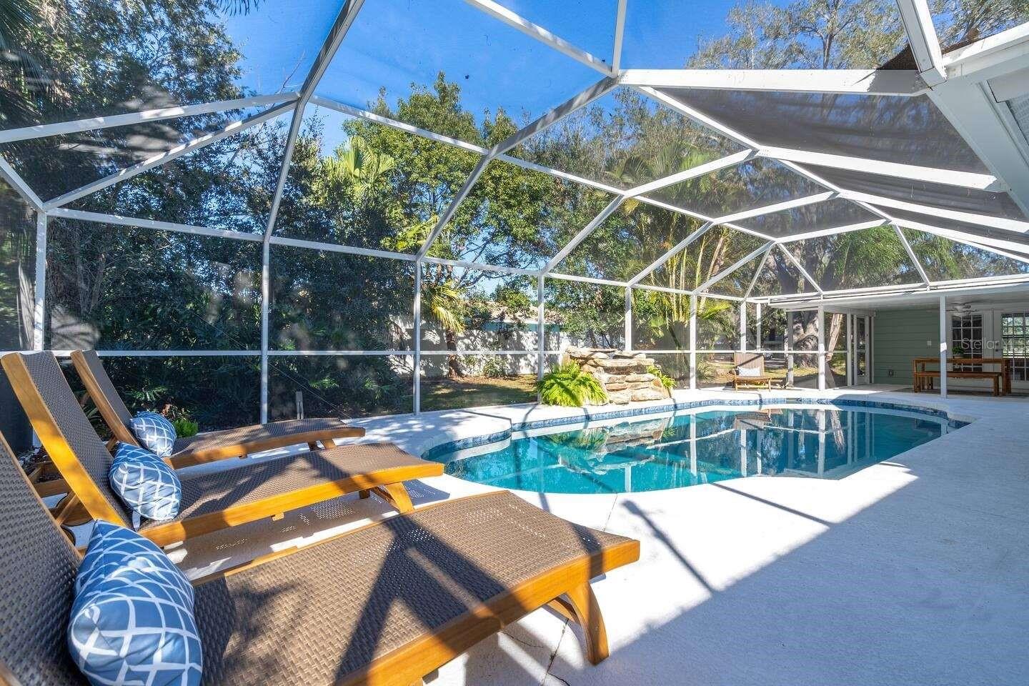 5105 W COUNTRY CLUB DR, SARASOTA, FL, 34243