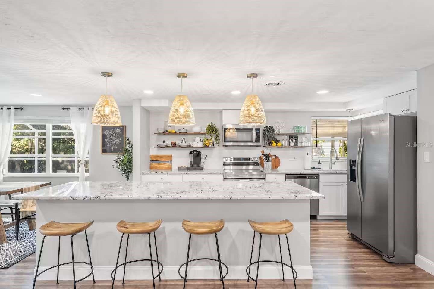 5105 W COUNTRY CLUB DR, SARASOTA, FL, 34243