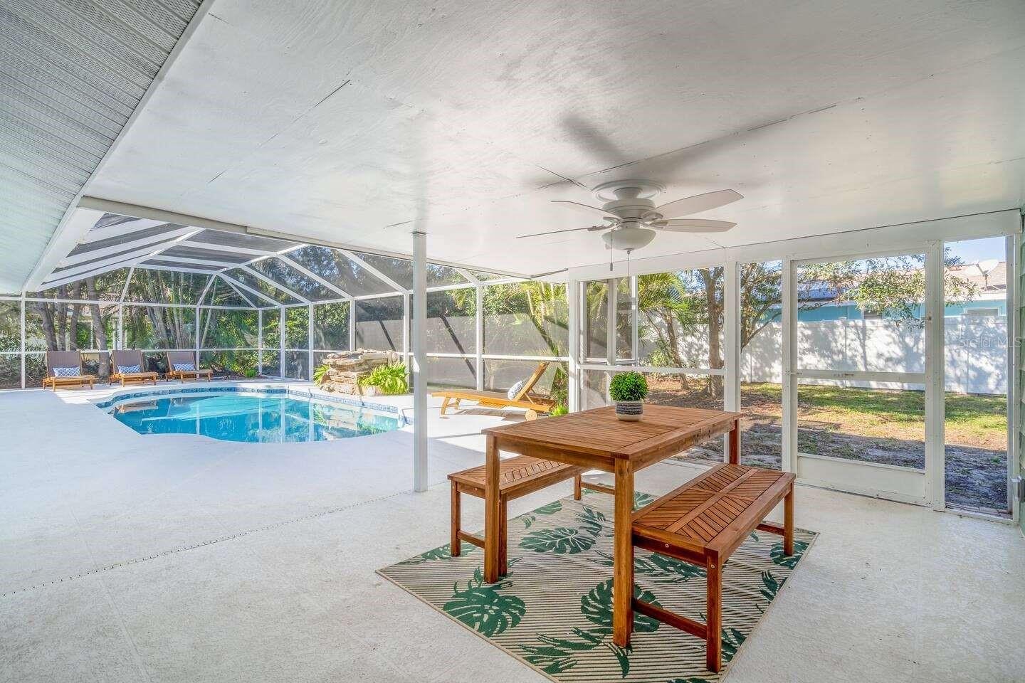 5105 W COUNTRY CLUB DR, SARASOTA, FL, 34243