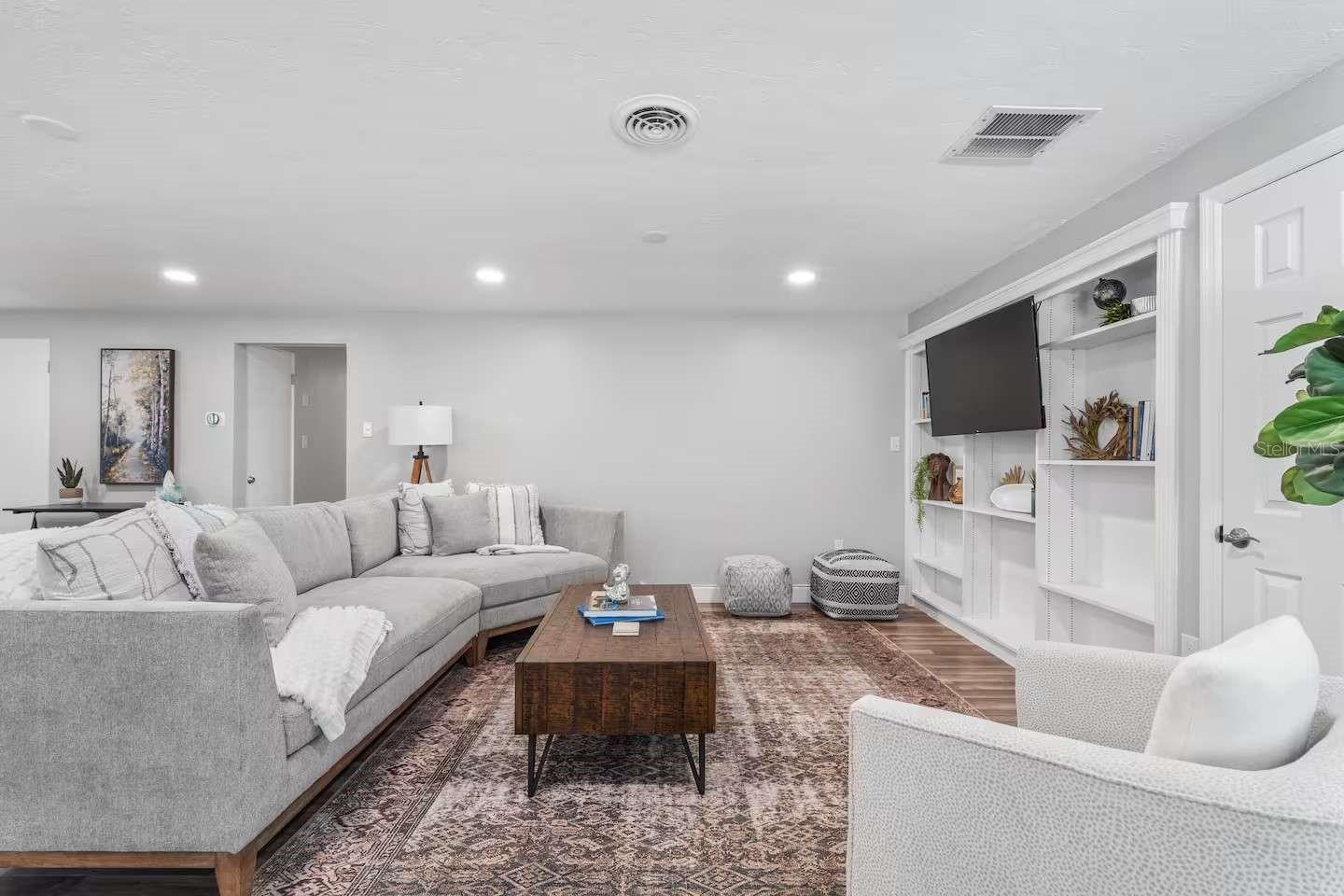 5105 W COUNTRY CLUB DR, SARASOTA, FL, 34243