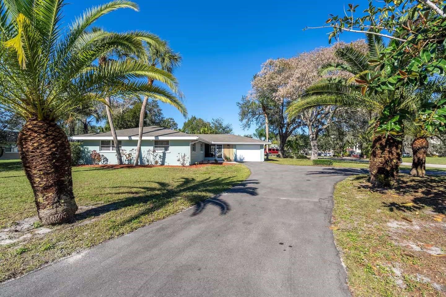 5105 W COUNTRY CLUB DR, SARASOTA, FL, 34243