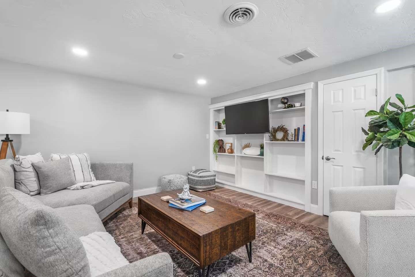 5105 W COUNTRY CLUB DR, SARASOTA, FL, 34243