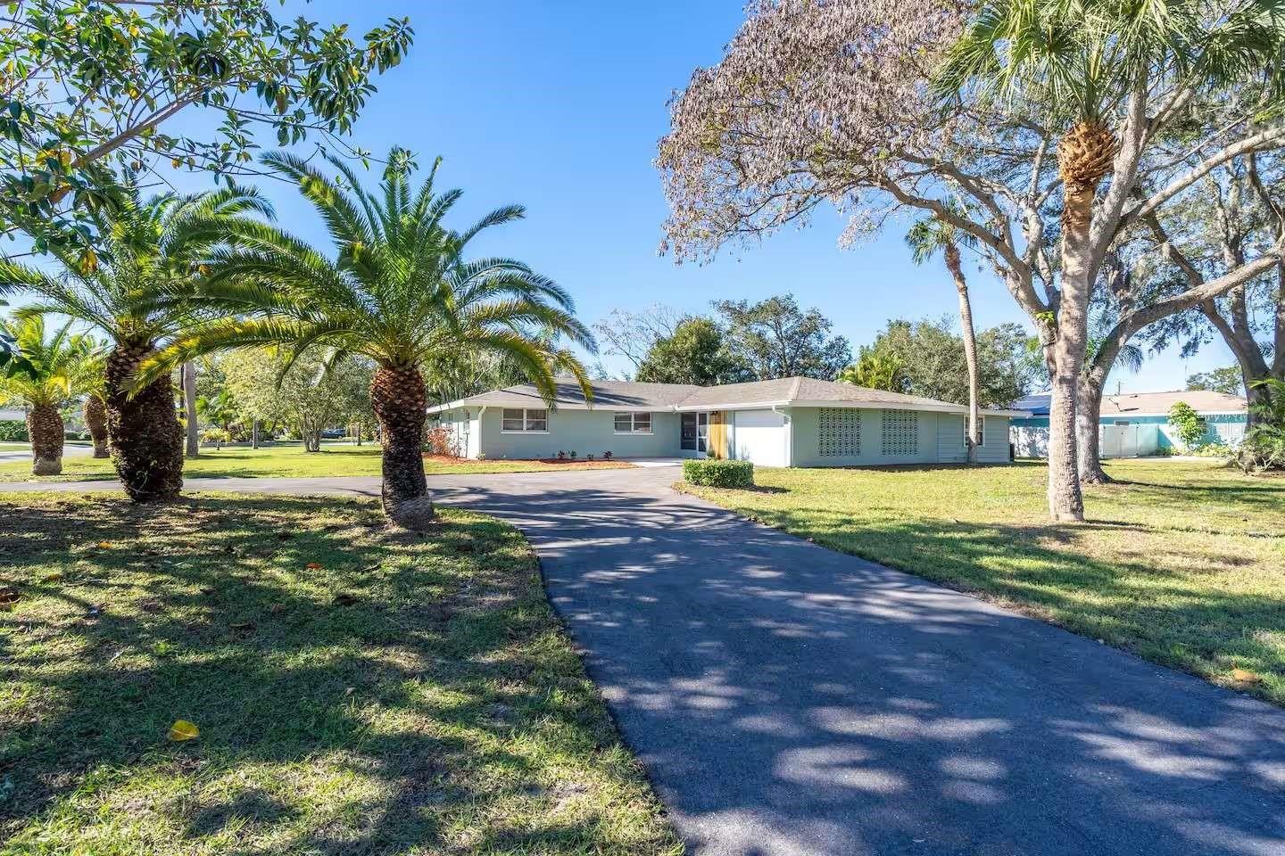 5105 W COUNTRY CLUB DR, SARASOTA, FL, 34243