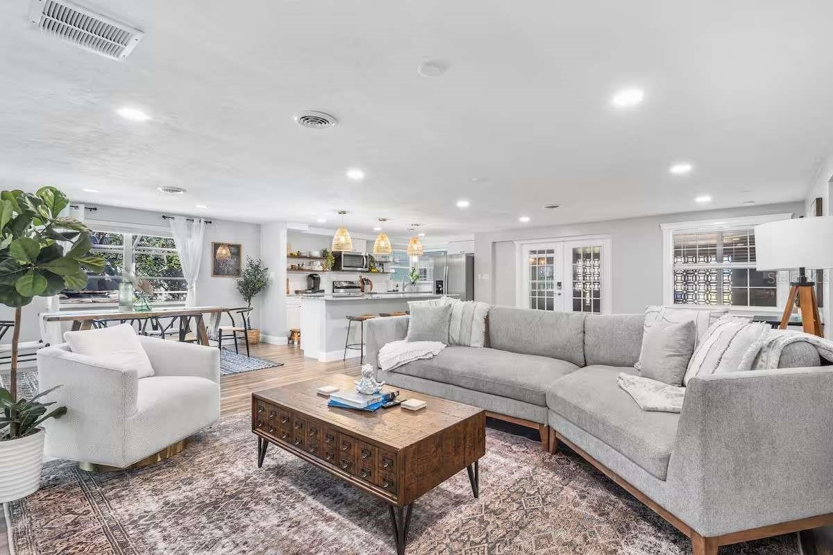 5105 W COUNTRY CLUB DR, SARASOTA, FL, 34243