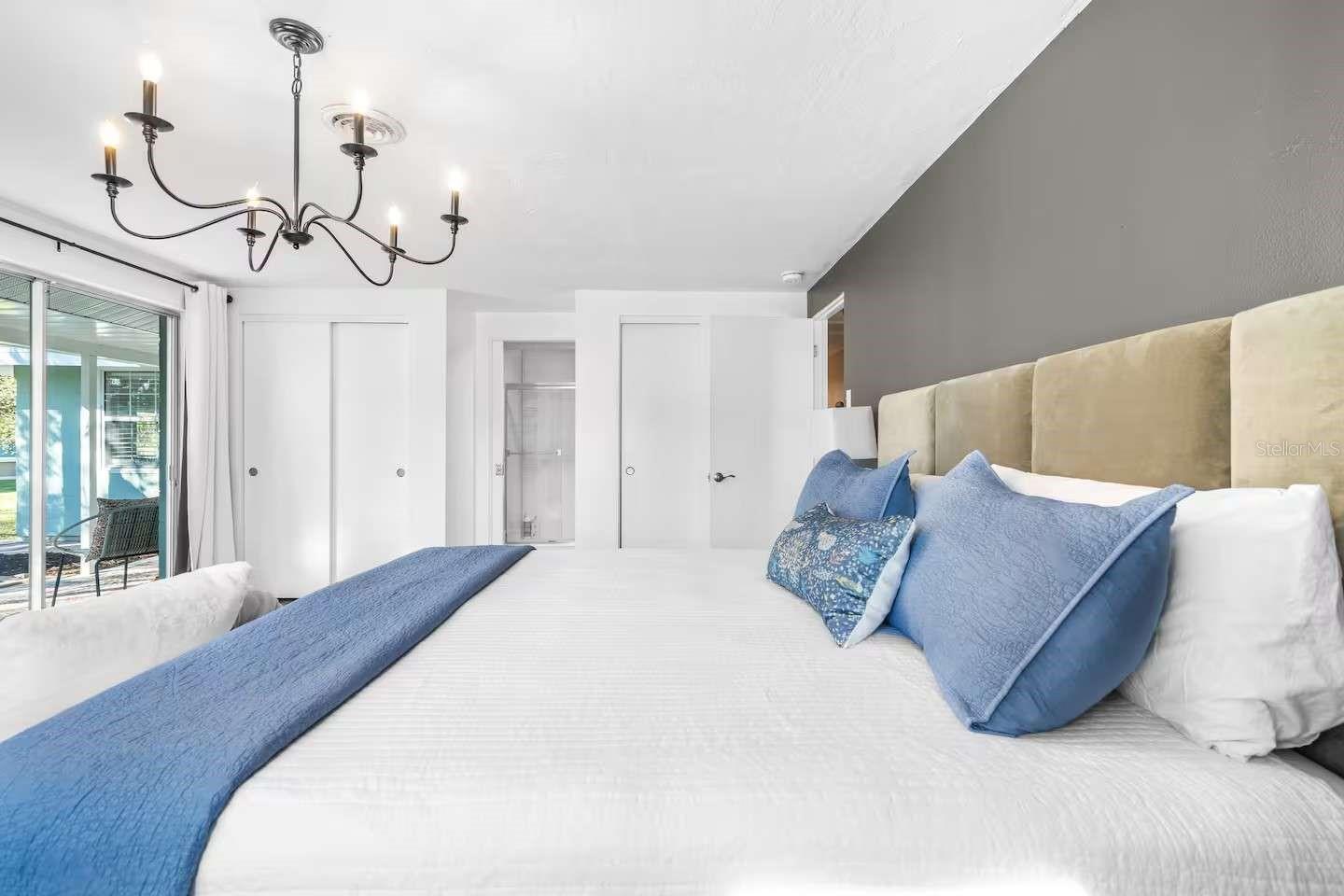 5105 W COUNTRY CLUB DR, SARASOTA, FL, 34243