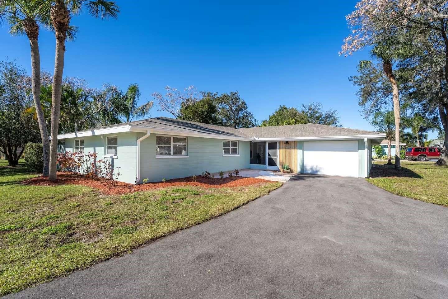 5105 W COUNTRY CLUB DR, SARASOTA, FL, 34243