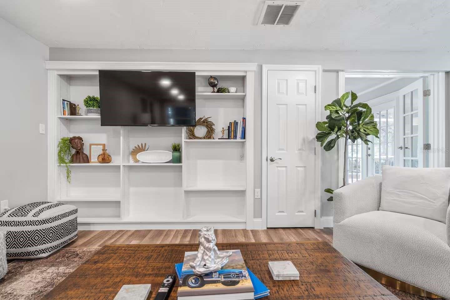 5105 W COUNTRY CLUB DR, SARASOTA, FL, 34243