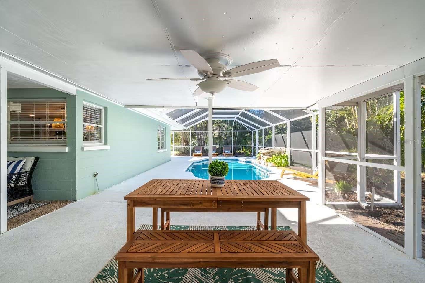 5105 W COUNTRY CLUB DR, SARASOTA, FL, 34243