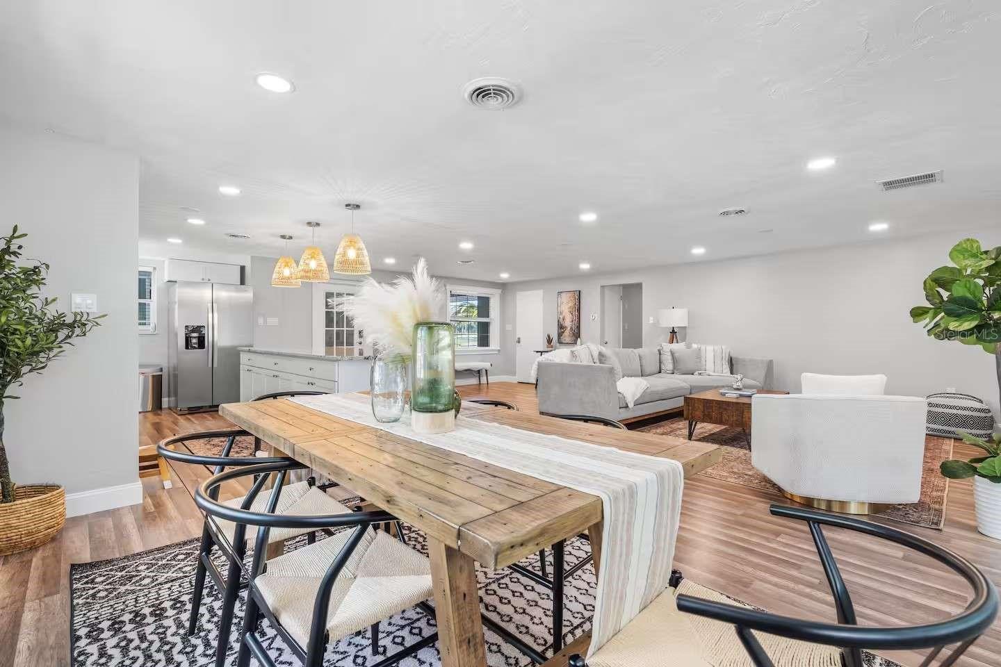 5105 W COUNTRY CLUB DR, SARASOTA, FL, 34243