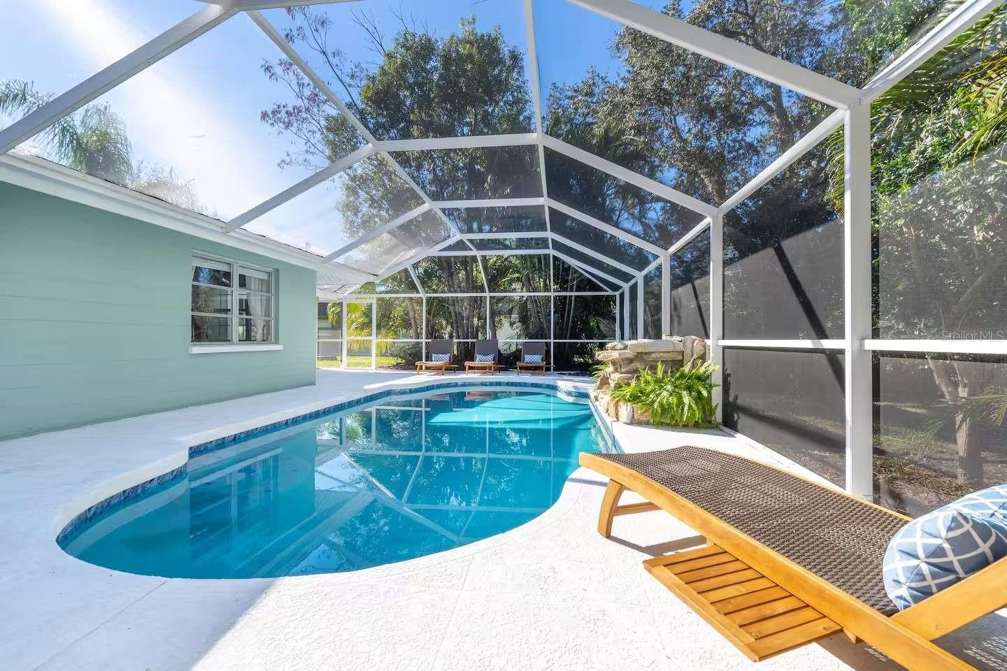 5105 W COUNTRY CLUB DR, SARASOTA, FL, 34243