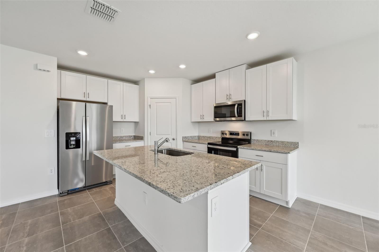 225 LAZY SHORE DR, NOKOMIS, FL, 34275