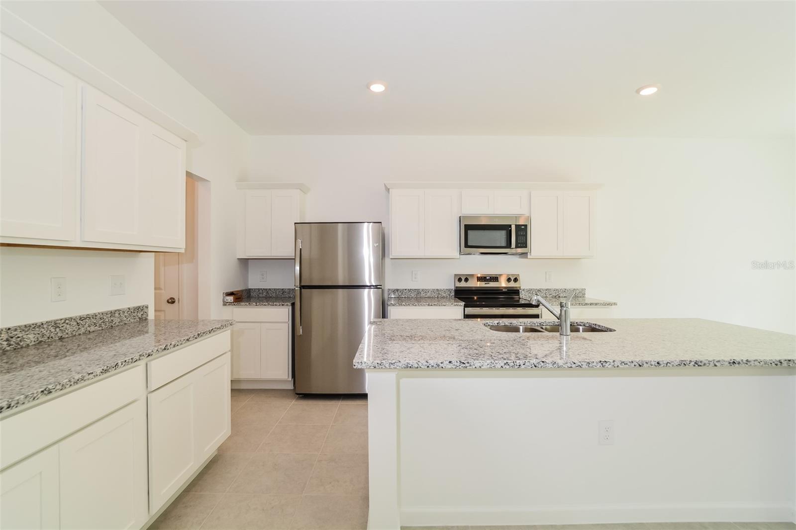 2077 HEMINGWAY CIR, GROVELAND, FL, 34736