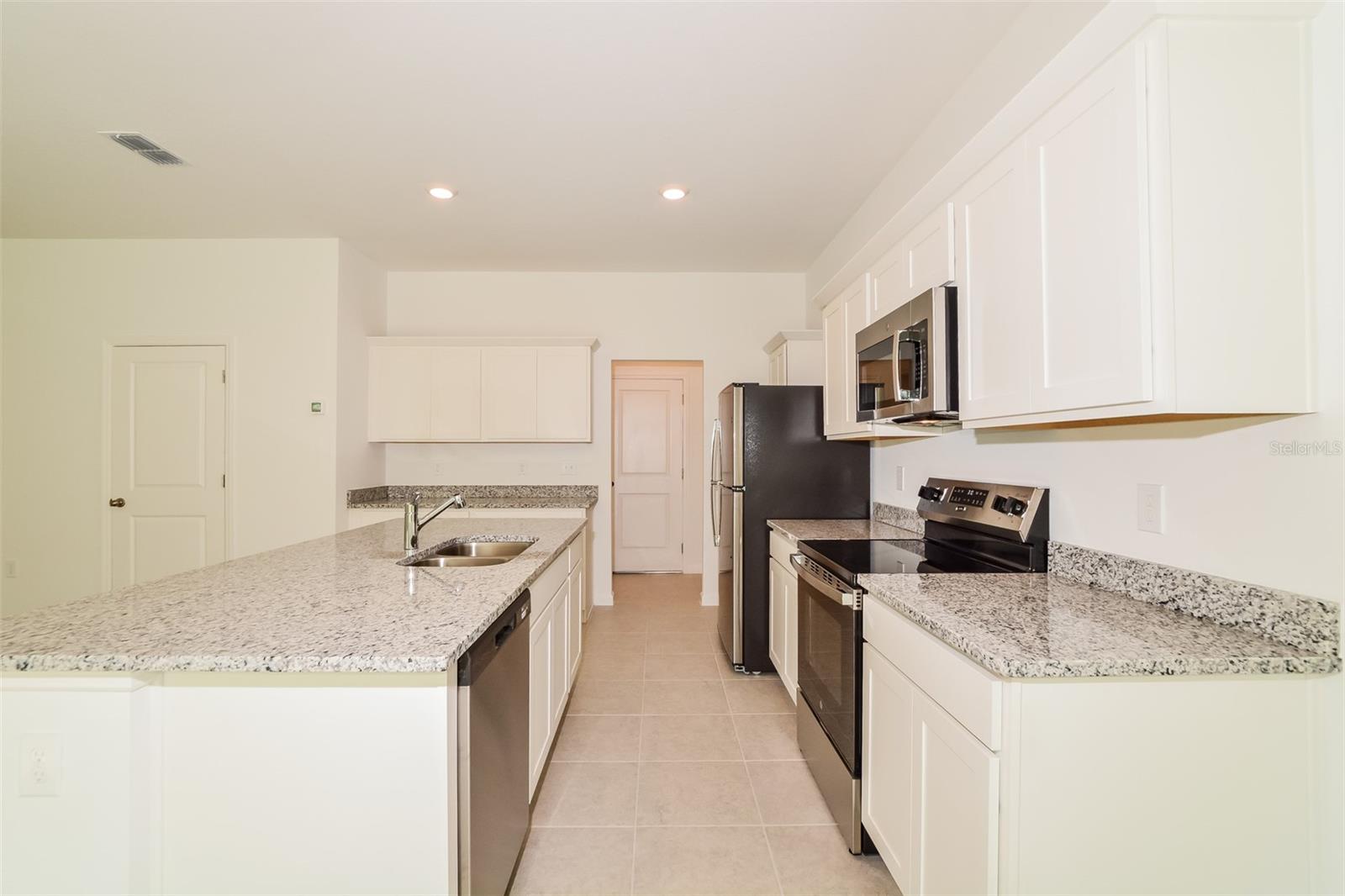 2077 HEMINGWAY CIR, GROVELAND, FL, 34736