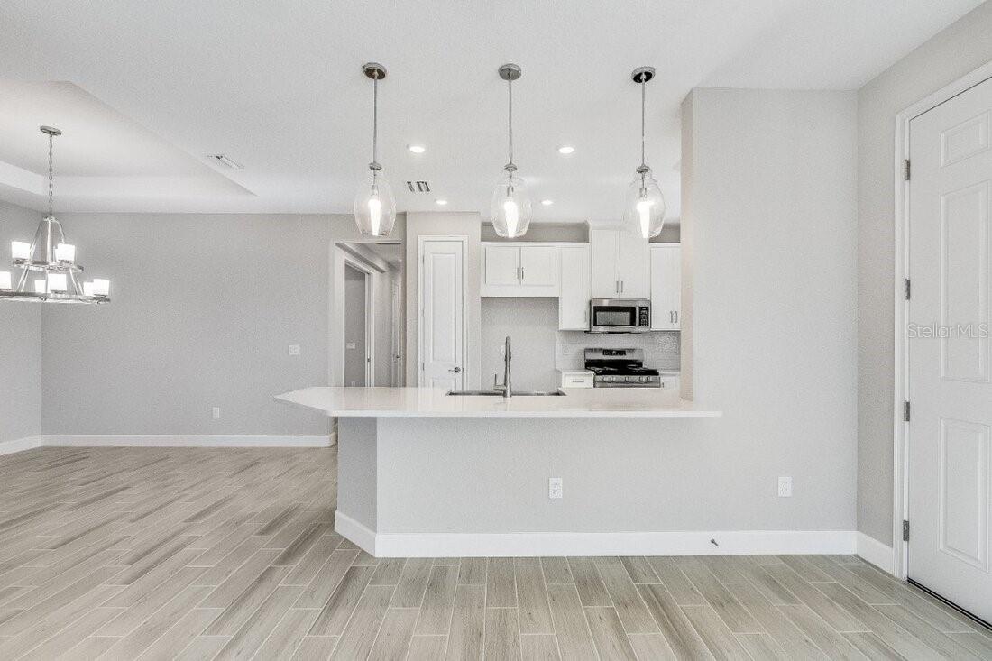 8109 MOONBEAM AVE, SARASOTA, FL, 34241