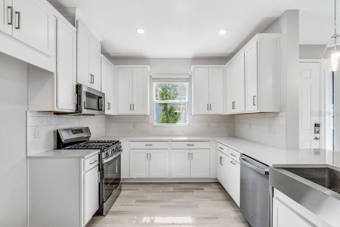 8109 MOONBEAM AVE, SARASOTA, FL, 34241