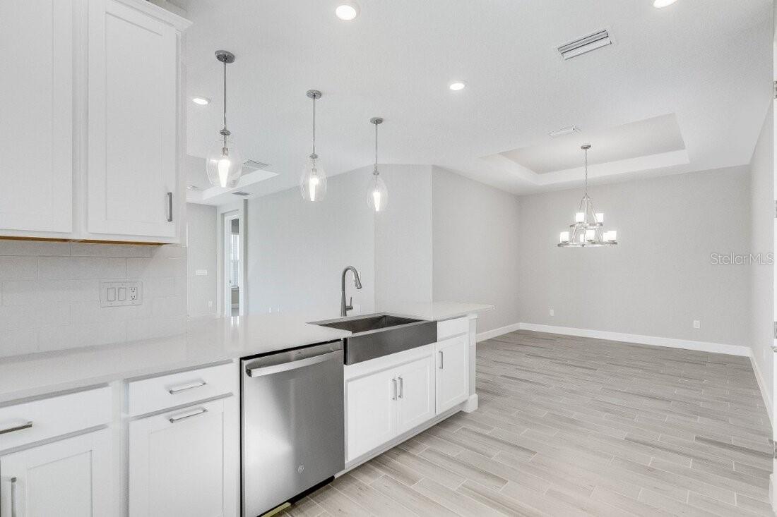 8109 MOONBEAM AVE, SARASOTA, FL, 34241