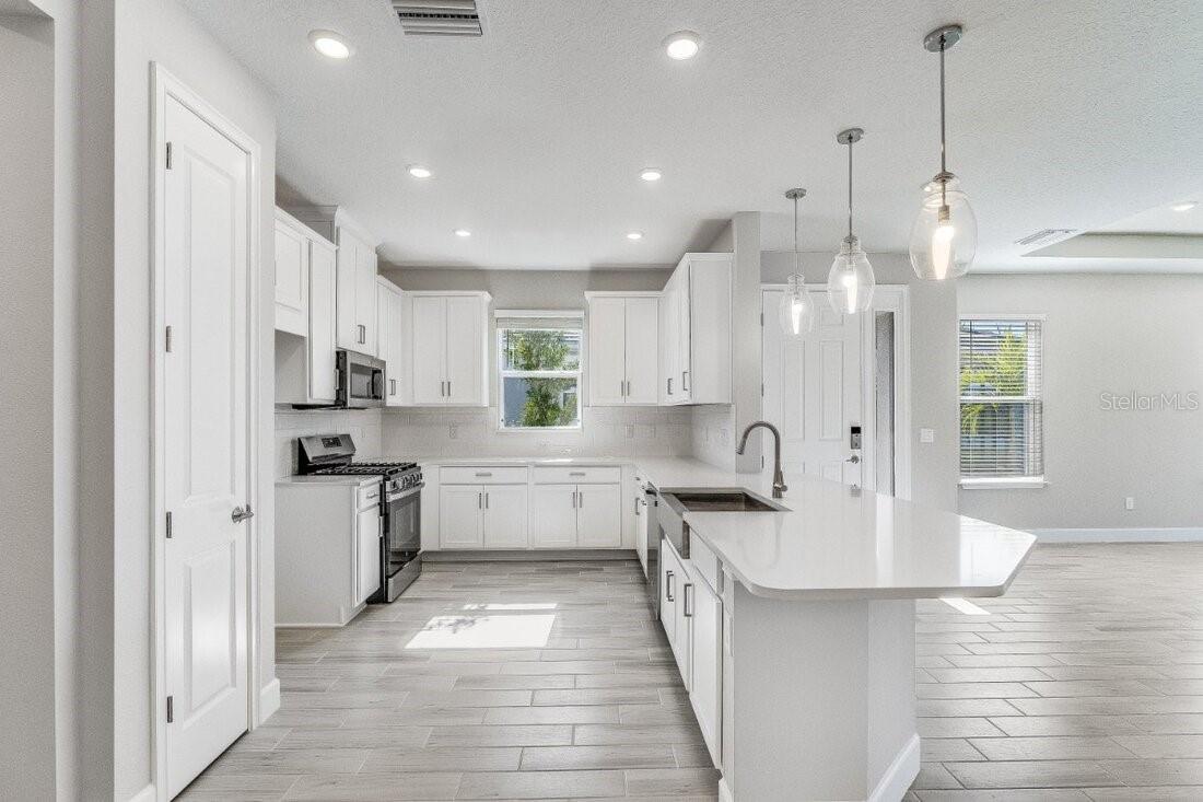 8109 MOONBEAM AVE, SARASOTA, FL, 34241