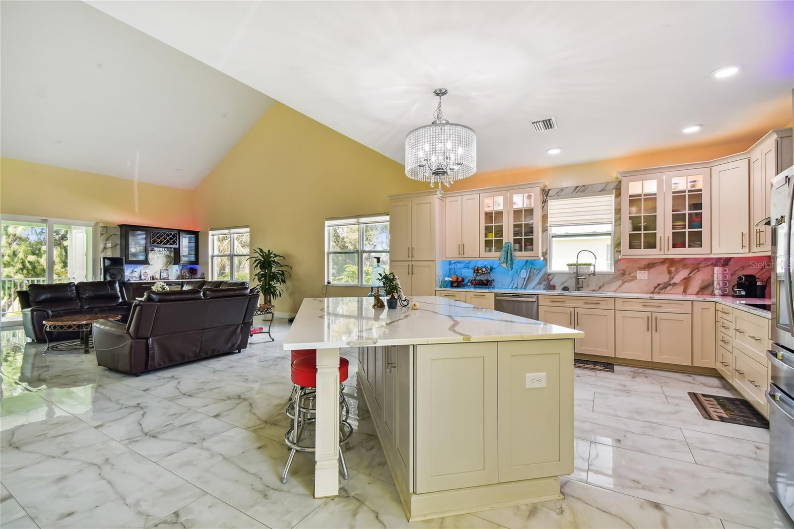 711 EAGLE LN, APOLLO BEACH, FL, 33572