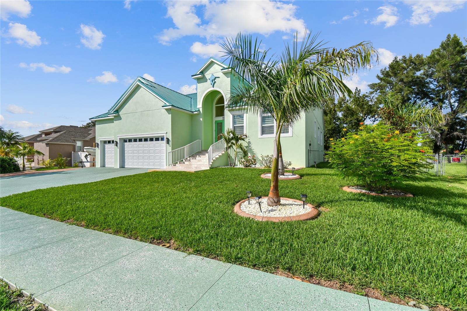 711 EAGLE LN, APOLLO BEACH, FL, 33572