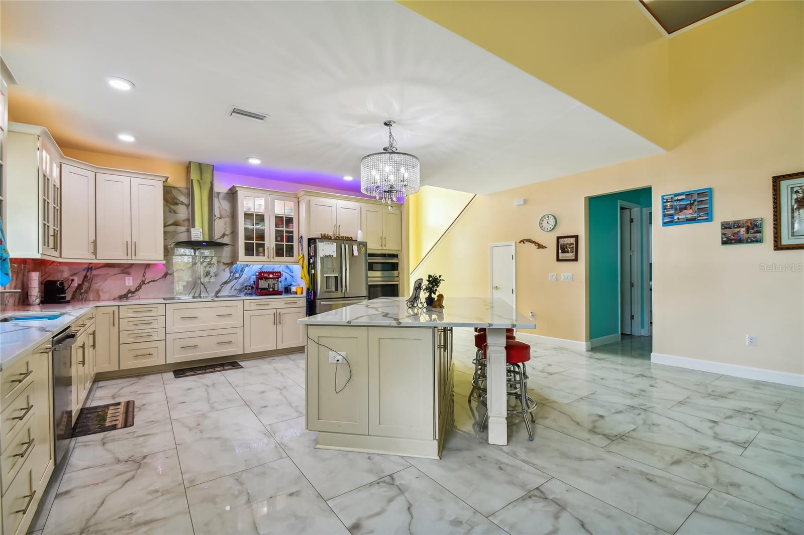 711 EAGLE LN, APOLLO BEACH, FL, 33572