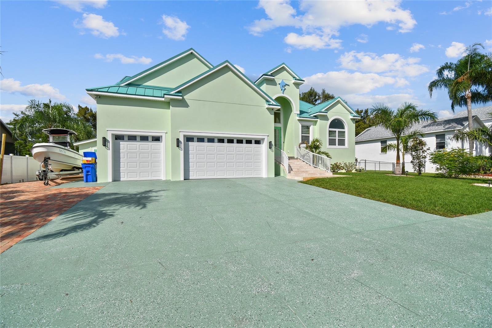 711 EAGLE LN, APOLLO BEACH, FL, 33572