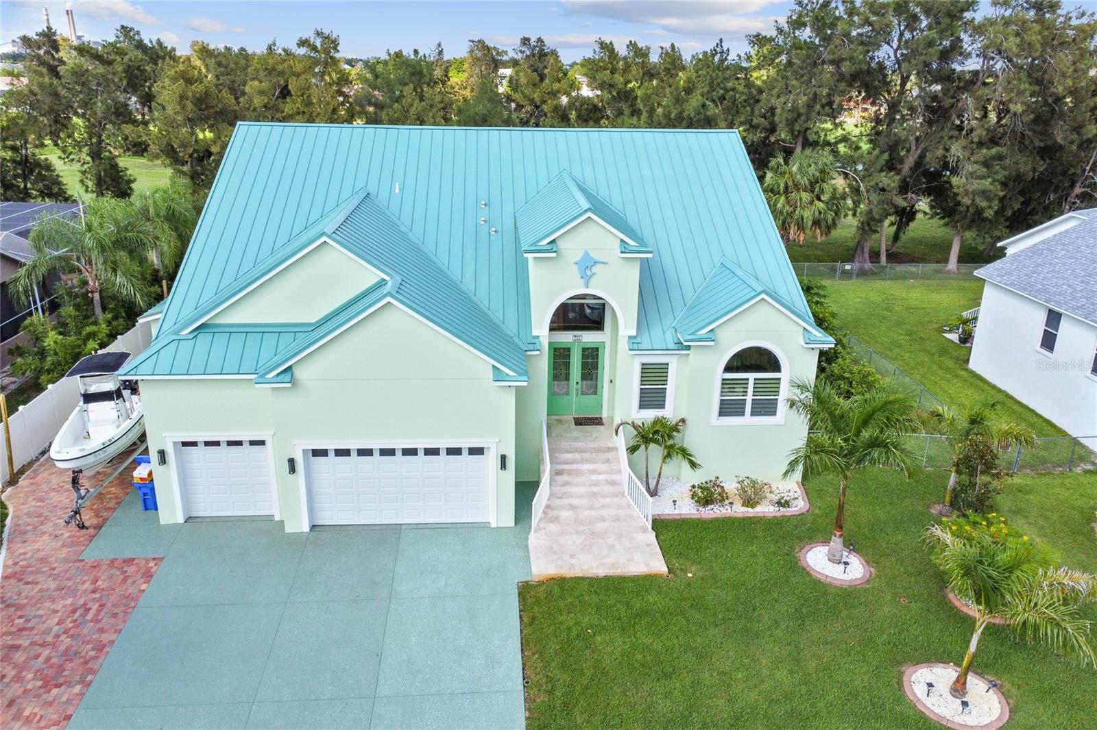711 EAGLE LN, APOLLO BEACH, FL, 33572