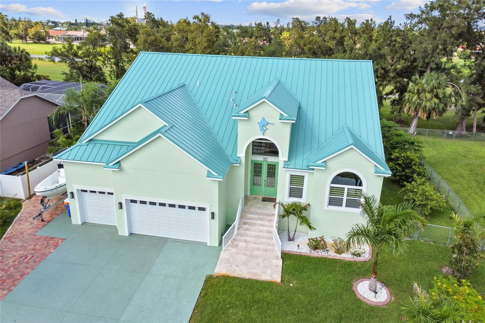 711 EAGLE LN, APOLLO BEACH, FL, 33572