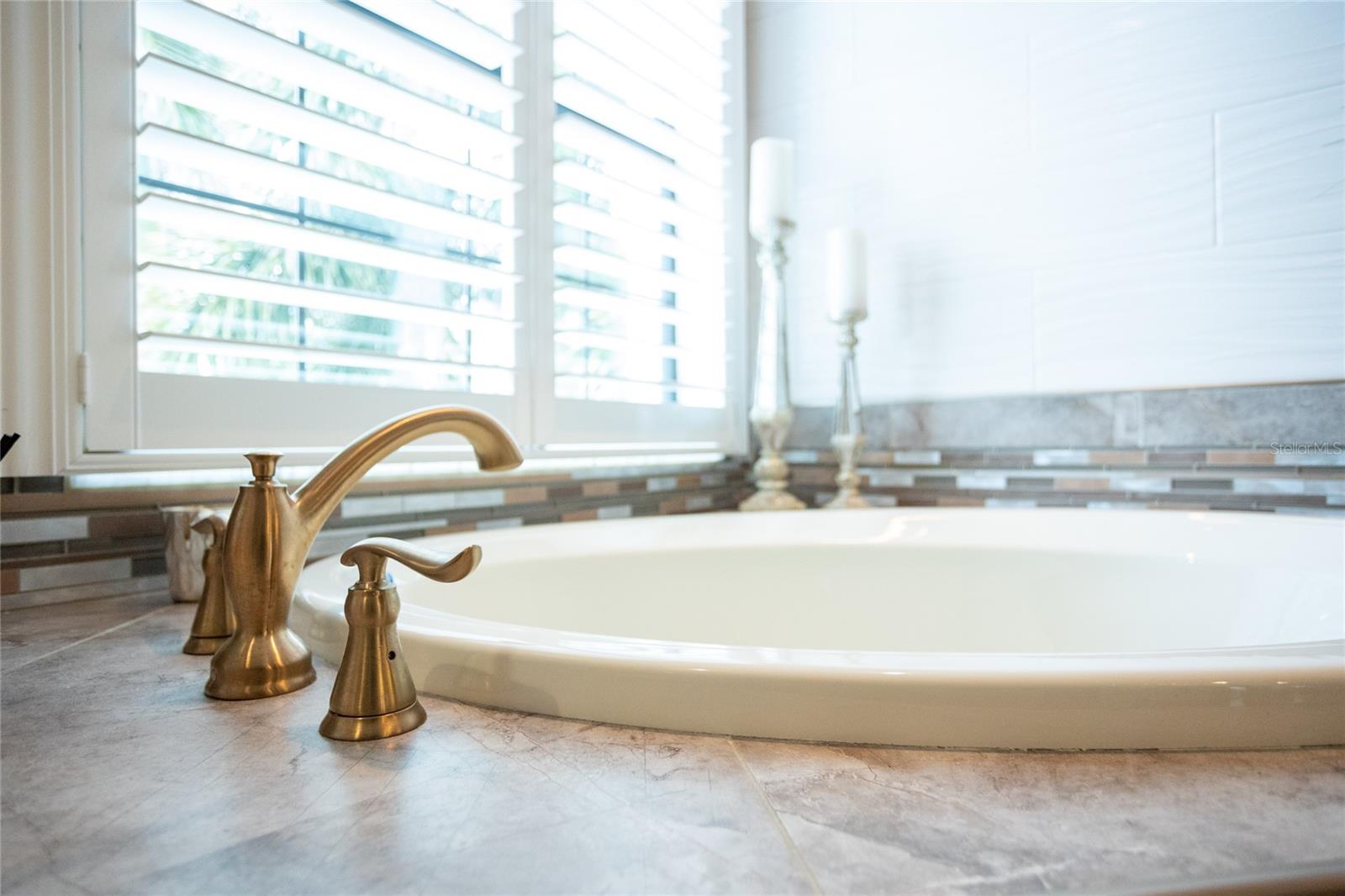 105 WIMBLEDON CT, REDINGTON SHORES, FL, 33708