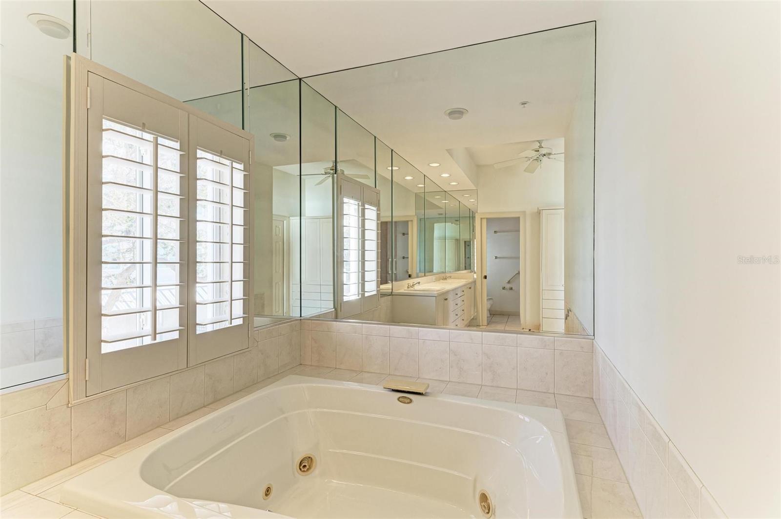 306 GOLDEN GATE PT #2, SARASOTA, FL, 34236