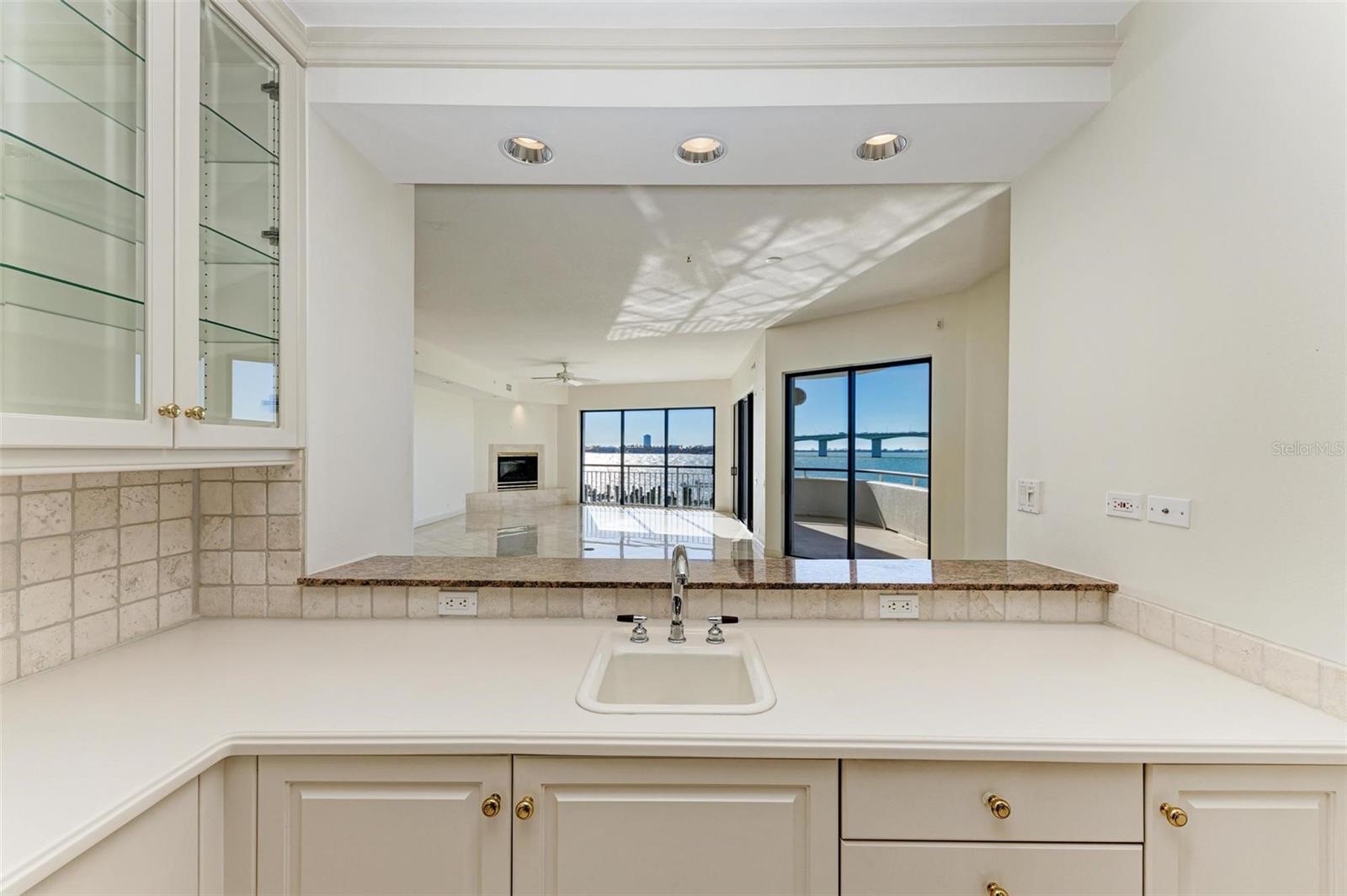 306 GOLDEN GATE PT #2, SARASOTA, FL, 34236