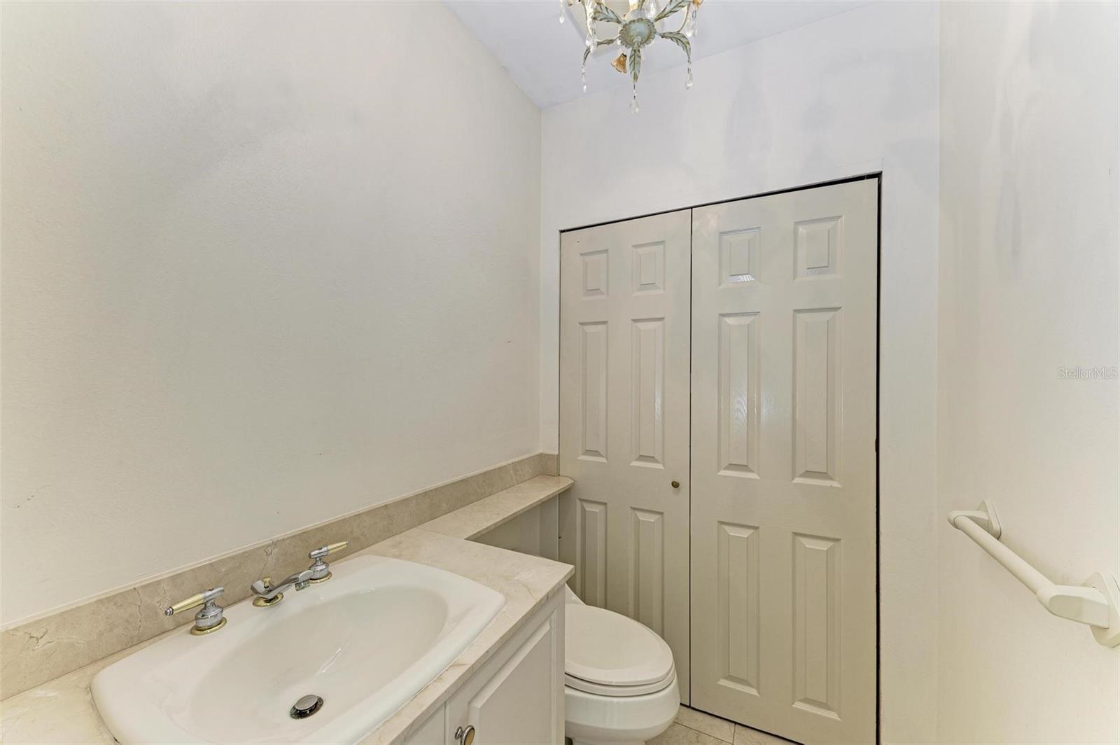 306 GOLDEN GATE PT #2, SARASOTA, FL, 34236