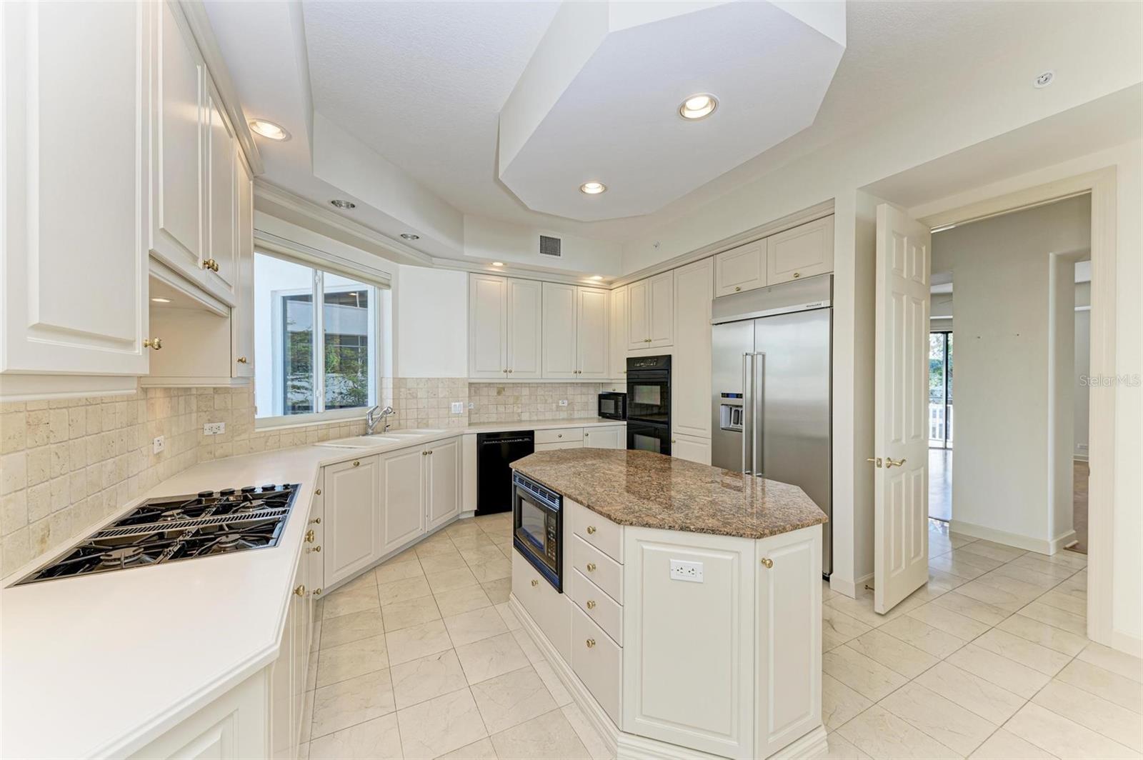 306 GOLDEN GATE PT #2, SARASOTA, FL, 34236