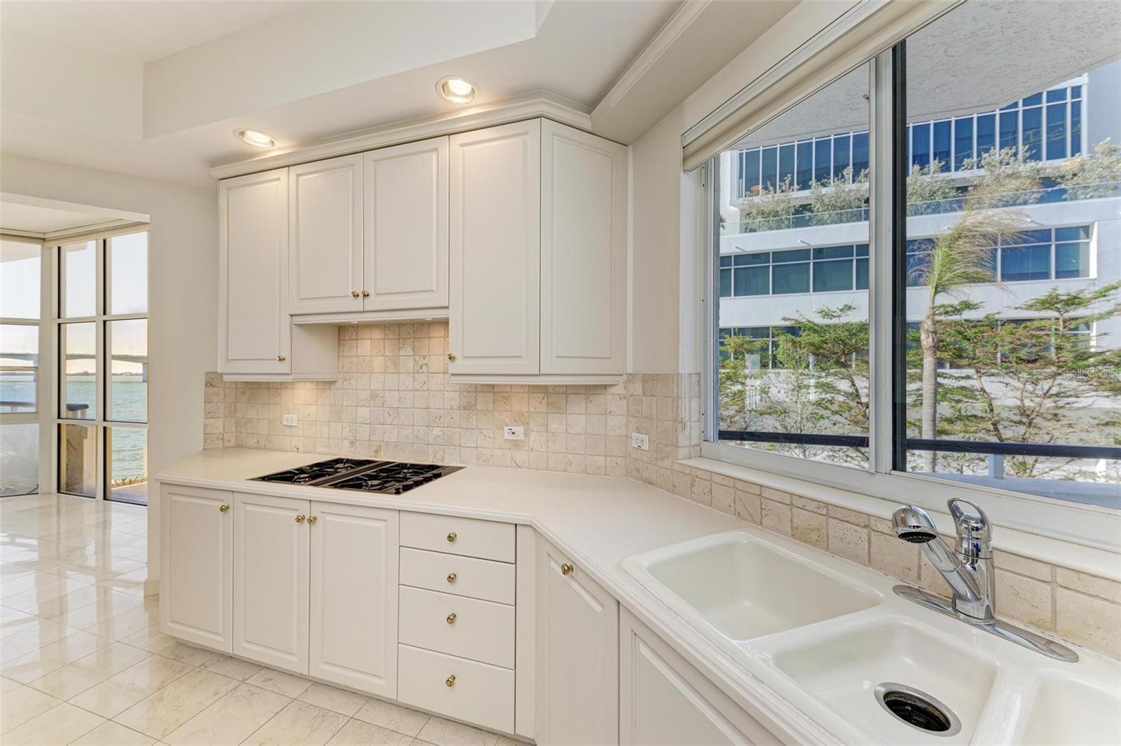 306 GOLDEN GATE PT #2, SARASOTA, FL, 34236