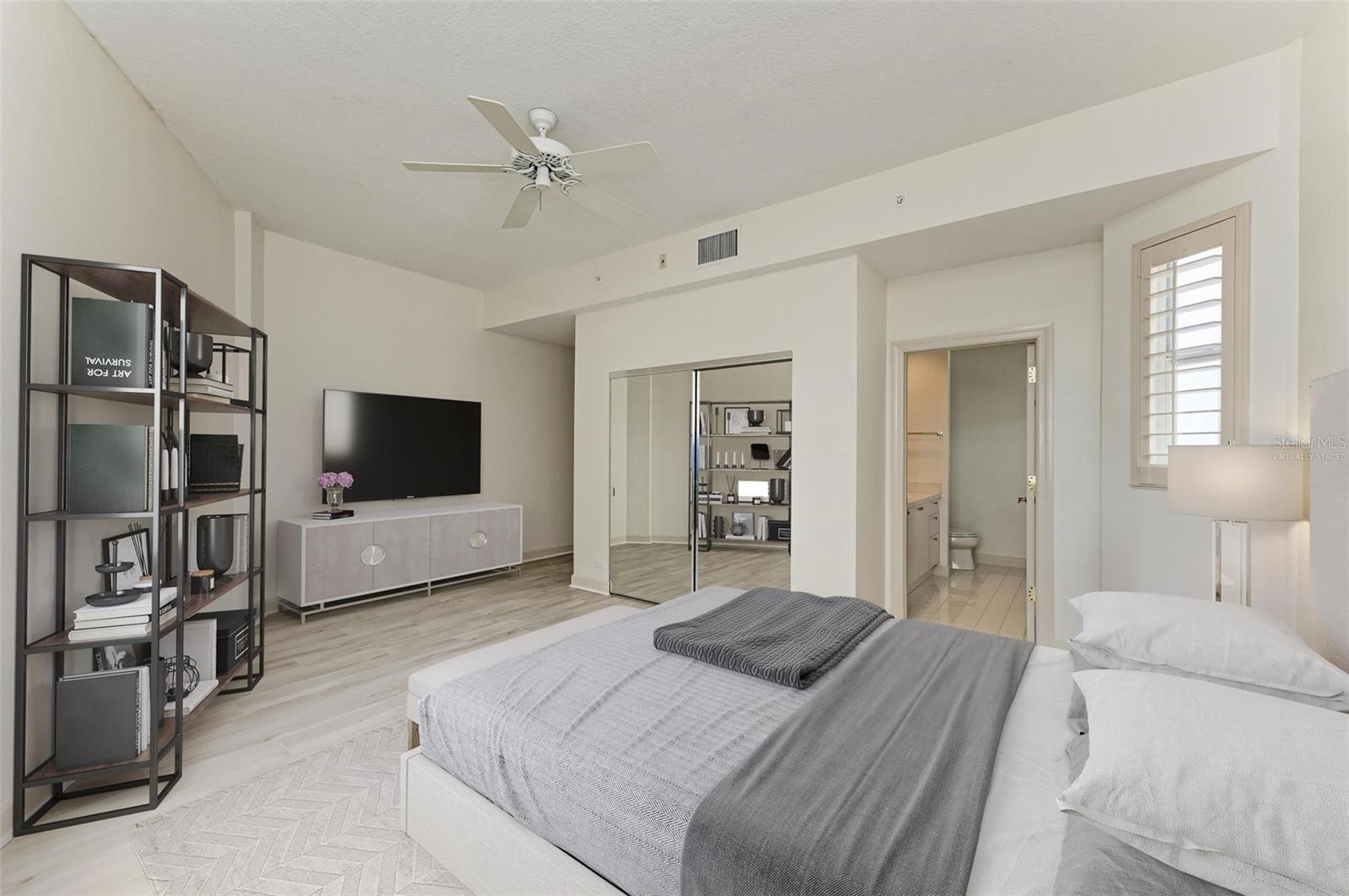 306 GOLDEN GATE PT #2, SARASOTA, FL, 34236