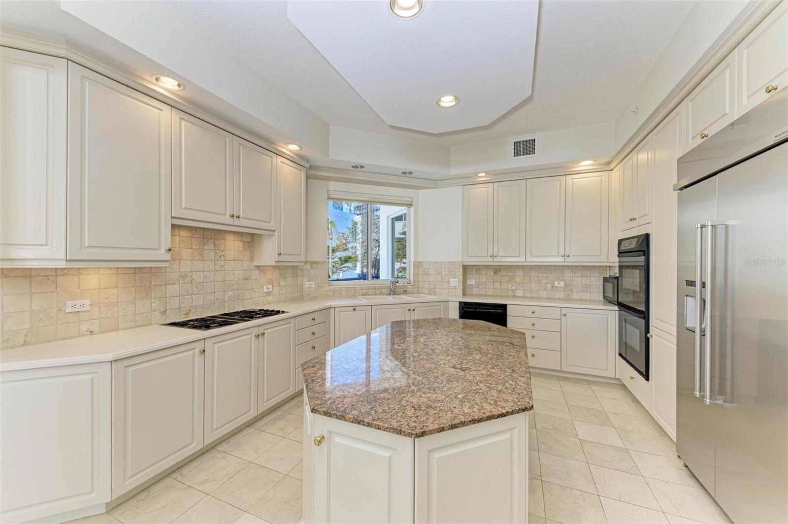 306 GOLDEN GATE PT #2, SARASOTA, FL, 34236