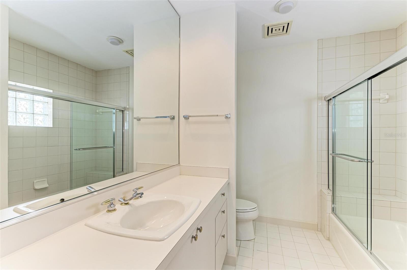 306 GOLDEN GATE PT #2, SARASOTA, FL, 34236