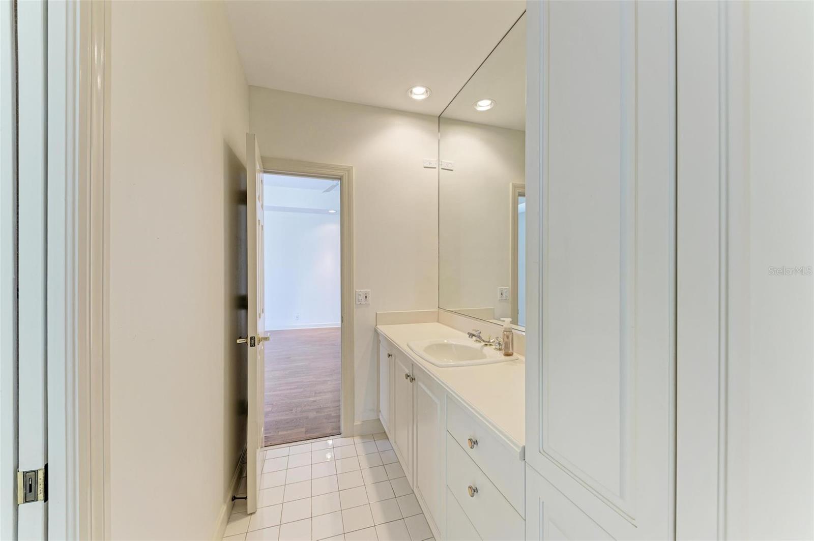 306 GOLDEN GATE PT #2, SARASOTA, FL, 34236