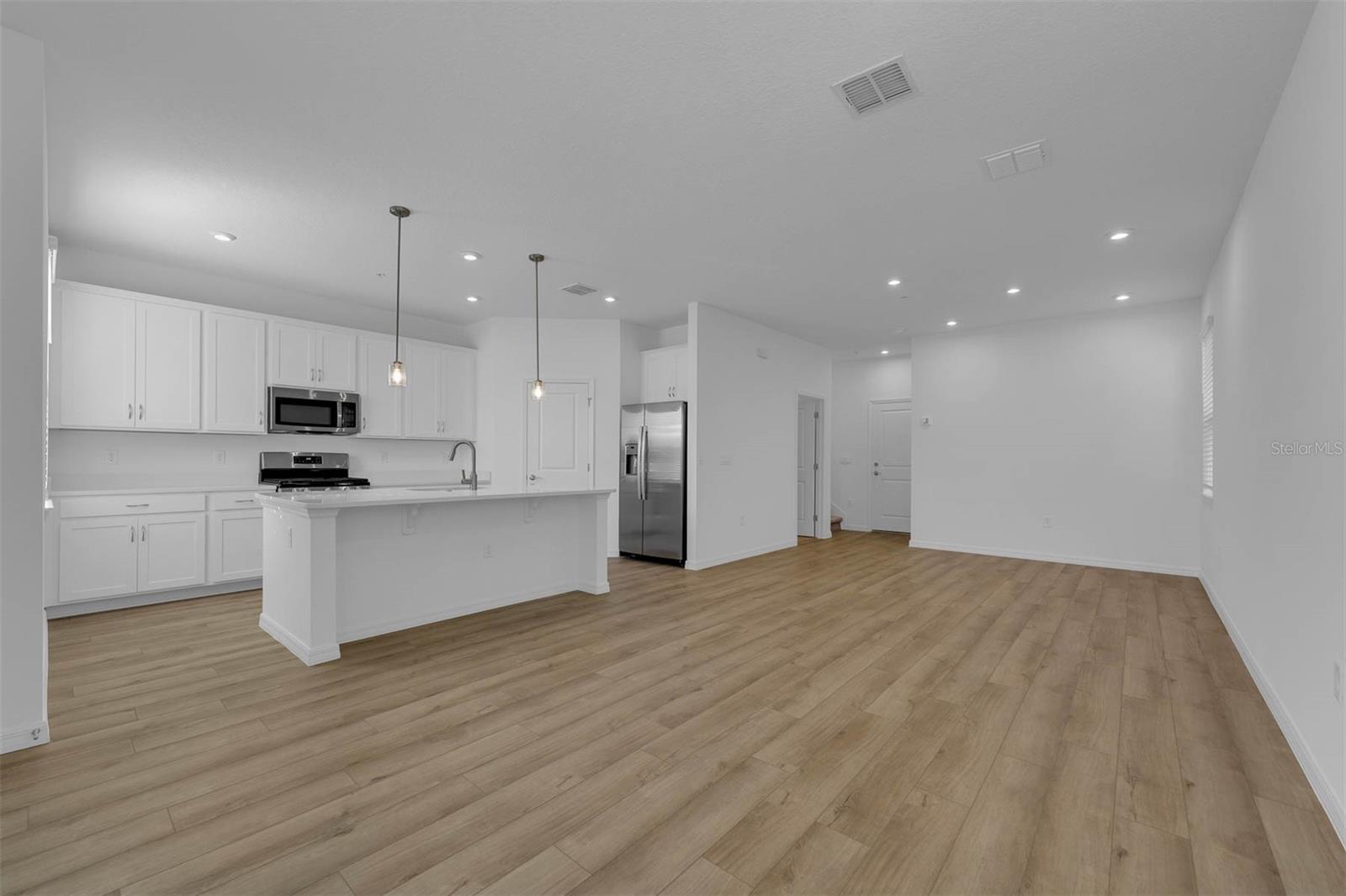 562 ORIENT AVE, DEBARY, FL, 32713