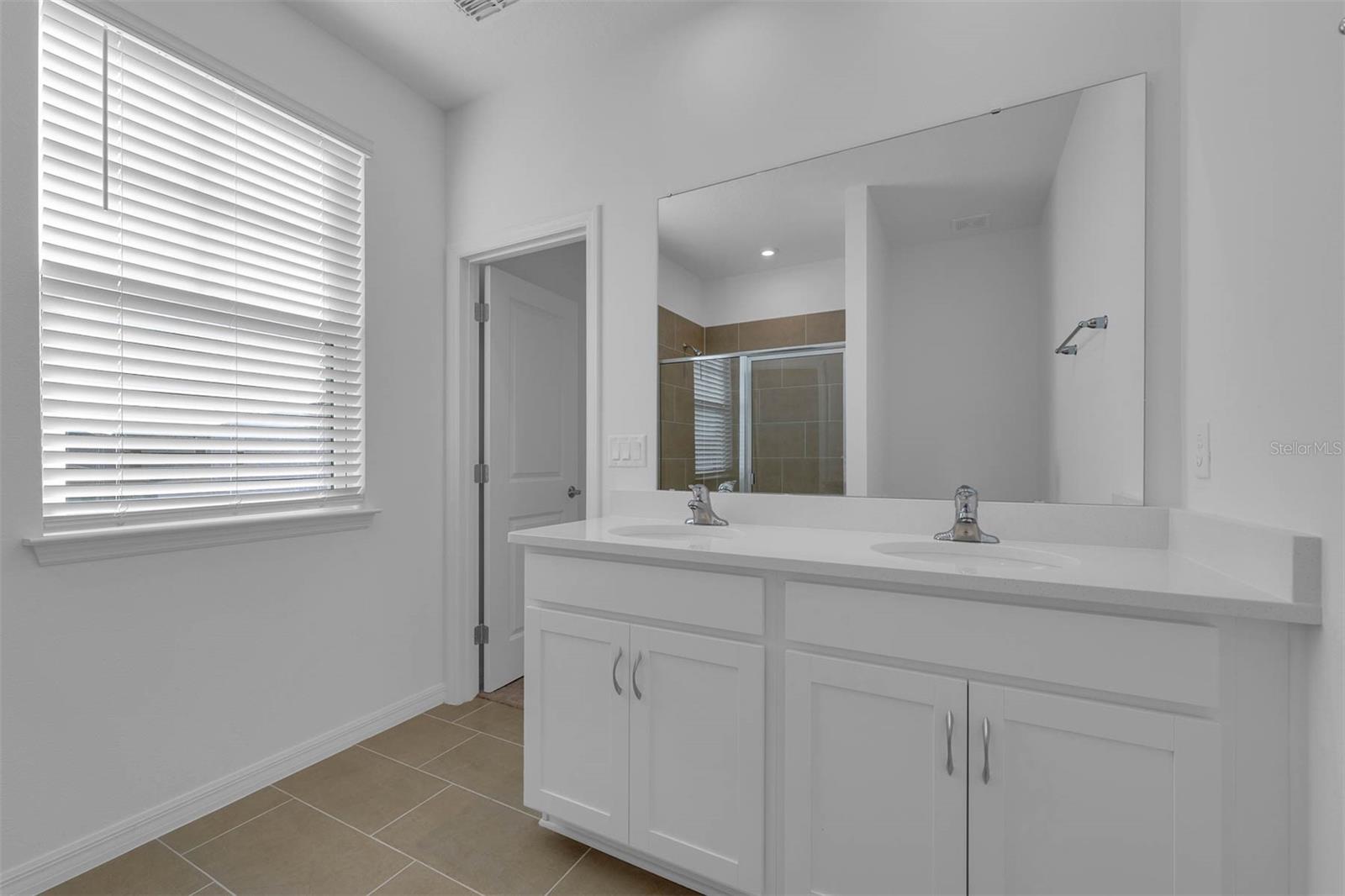 562 ORIENT AVE, DEBARY, FL, 32713