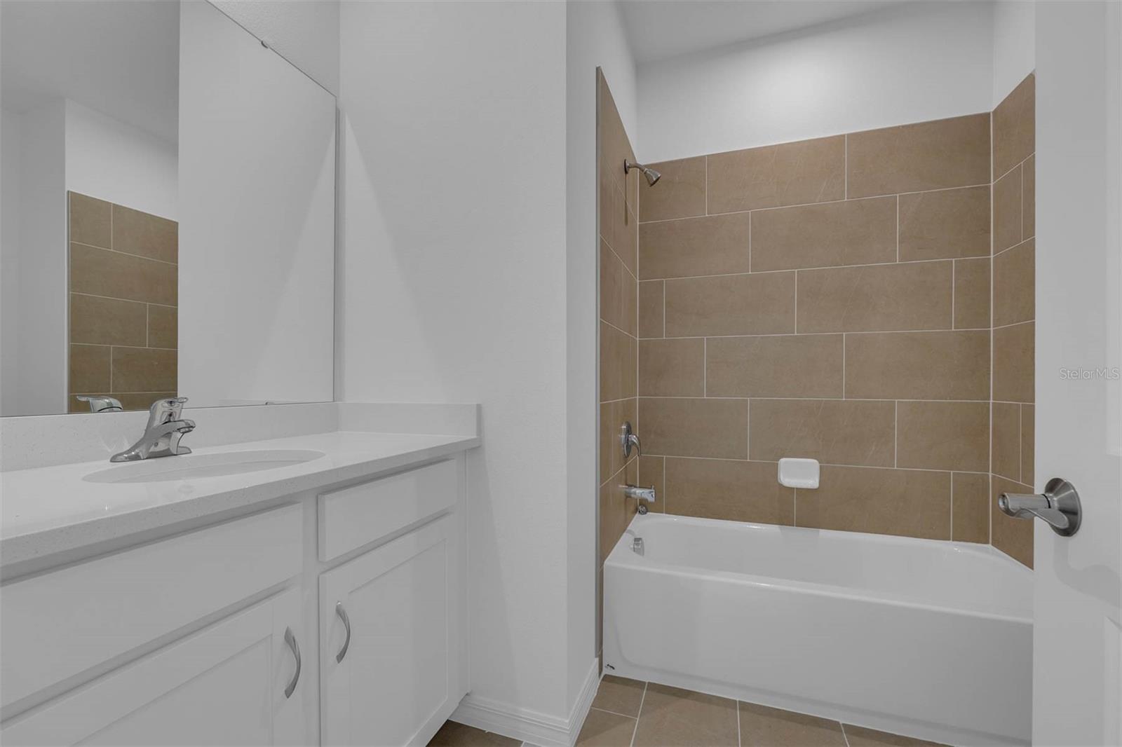 562 ORIENT AVE, DEBARY, FL, 32713