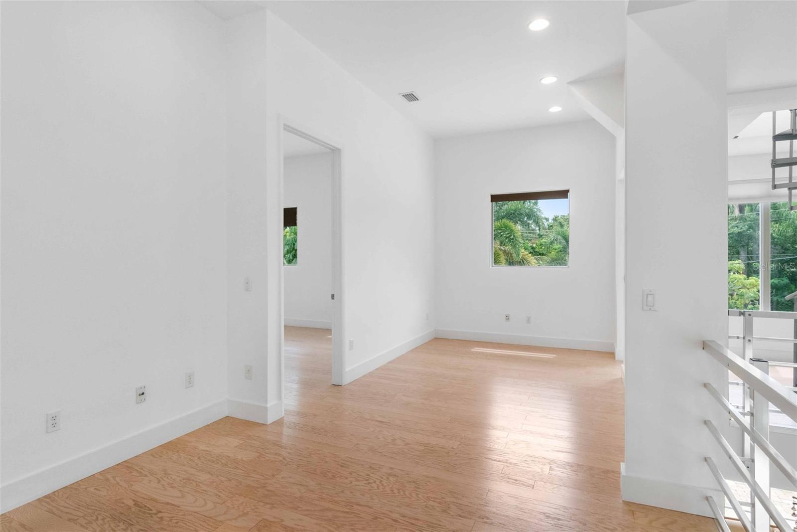 1751 HAWTHORNE ST, SARASOTA, FL, 34239