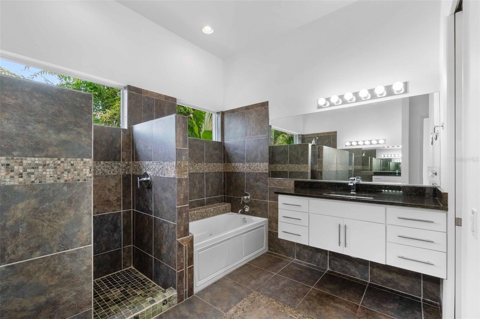 1751 HAWTHORNE ST, SARASOTA, FL, 34239