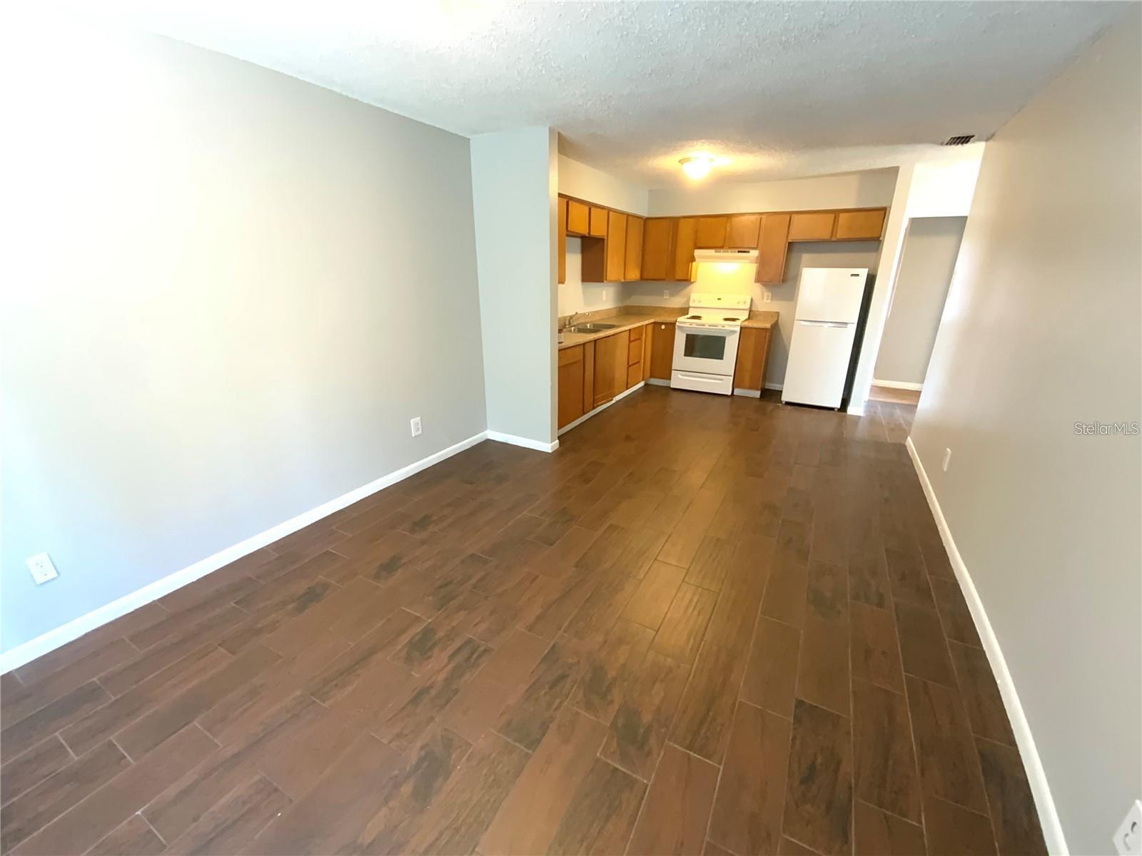8201 N KLONDYKE ST #B, TAMPA, FL, 33604